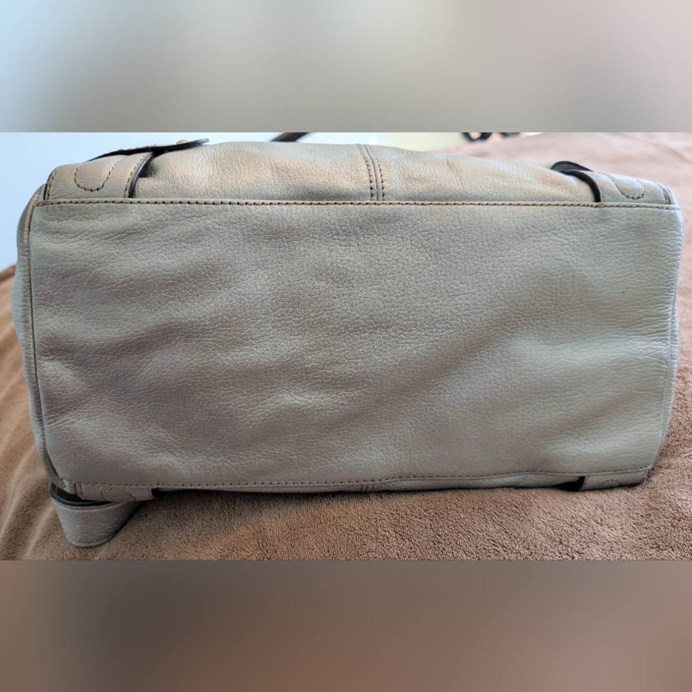 Tignanello Silver Metallic Italian Leather Handbag Shoulder Bag Like New Cond - Picture 5 of 9